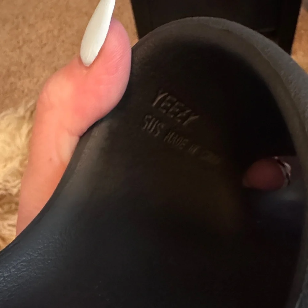 Adidas Yeezy Dark Grey Slides size 4 Youth - Picture 5 of 5